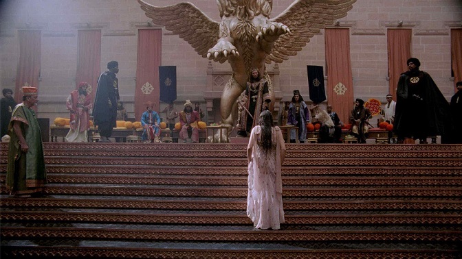 تصویر از سکانس ورود استر به دربار خشایارشا جهت توصیه به نجات یهودیان در فیلم One Night with the King